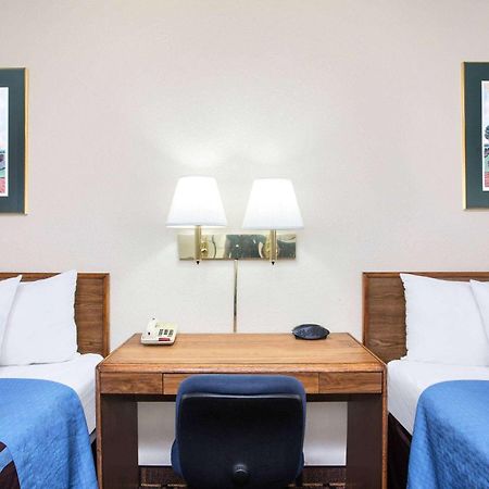 Super 8 By Wyndham Douglas Esterno foto