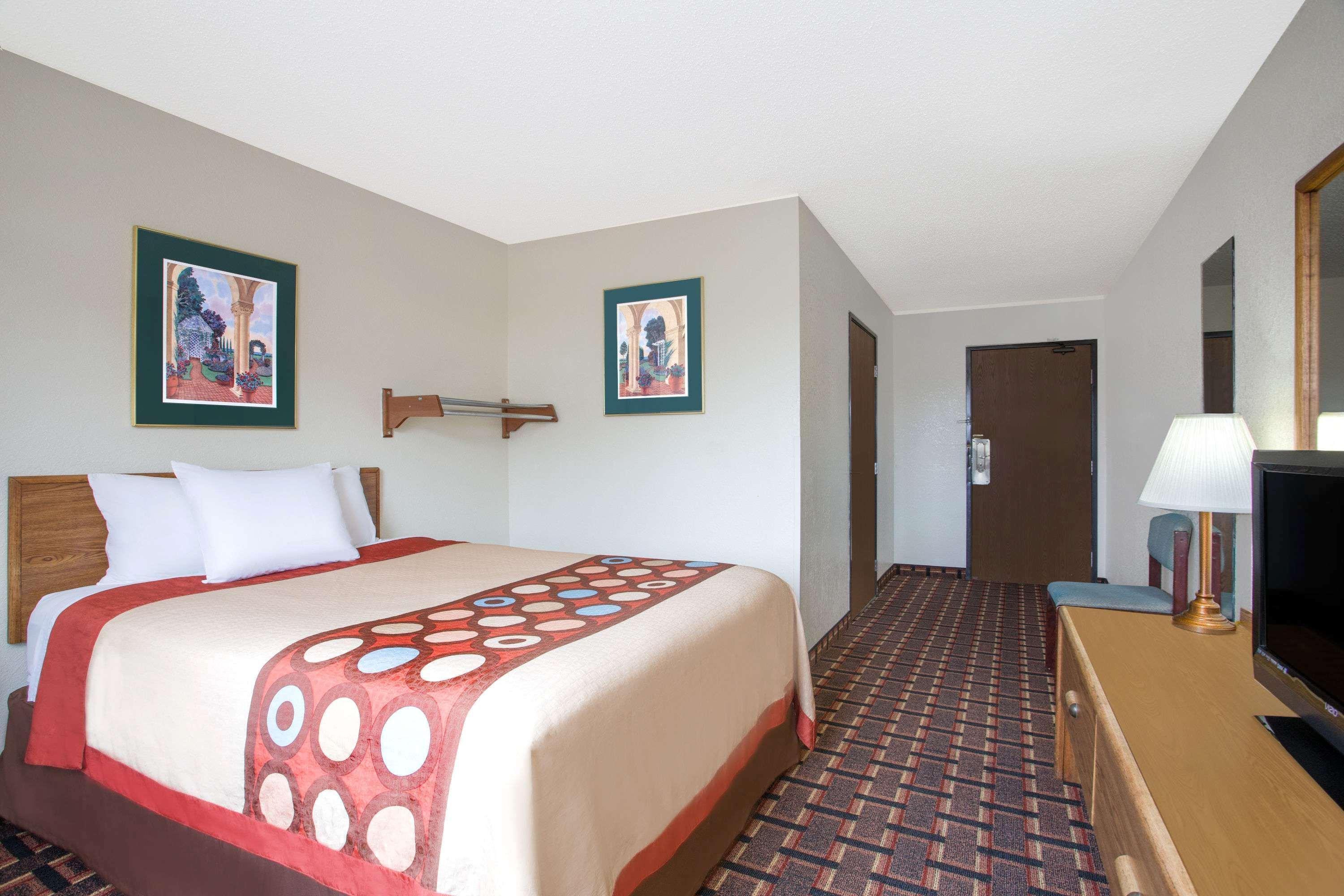 Super 8 By Wyndham Douglas Esterno foto